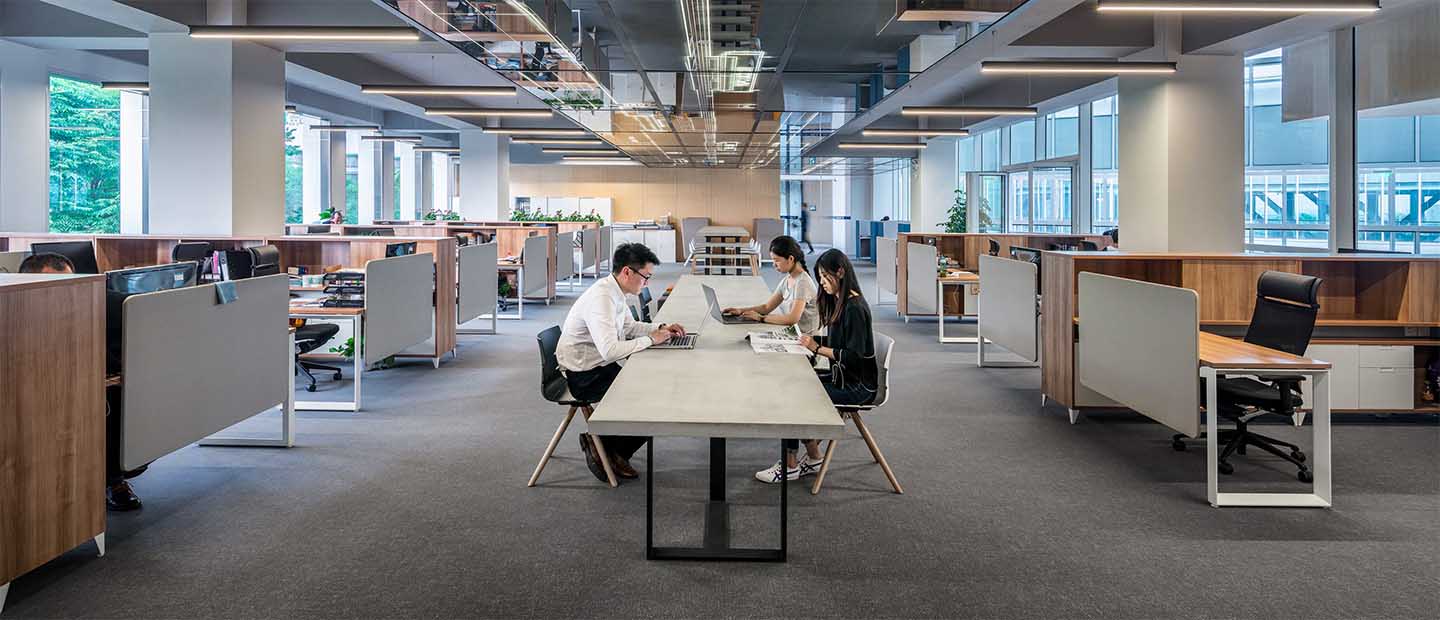 office-workers-sitting-by-table