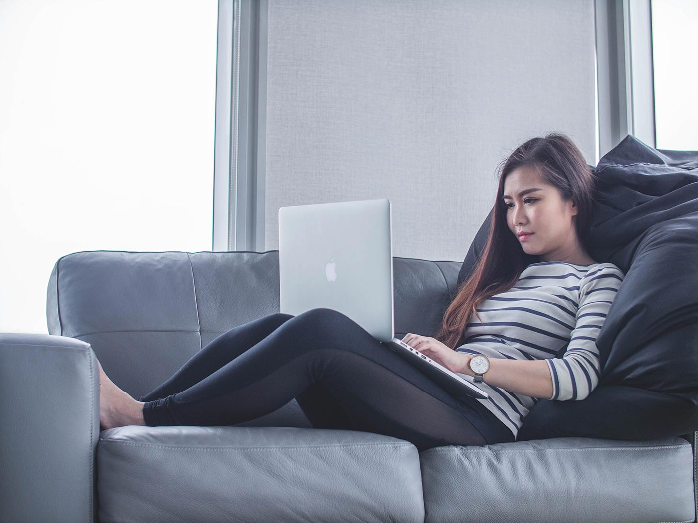woman-couch-laptop-remote-job-recruitment